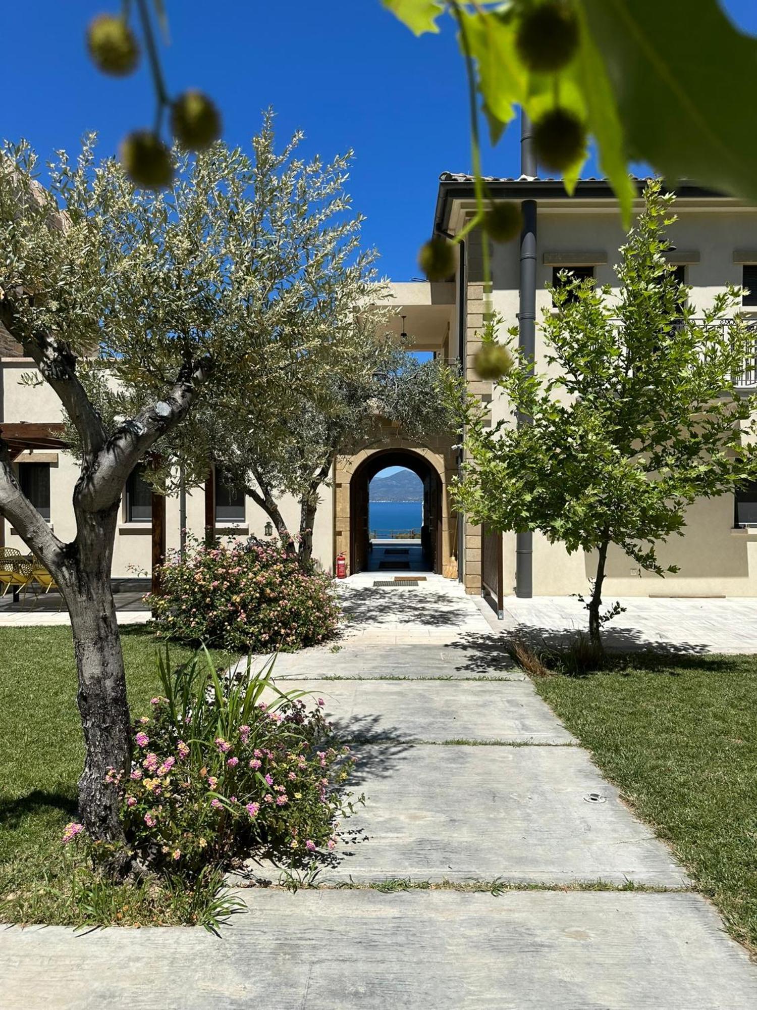 Villa Kalamos / Sea View And Pool Nearby Athens Bagian luar foto